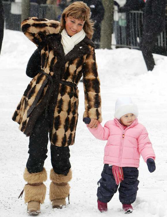 FEIRET BESTEFAR: Märtha Louise og Leah Isadora i forbindelse med kong Haralds 70-årsdag i 2007. Foto: NTB Scanpix FEIRET BESTEFAR: Märtha Louise og Leah Isadora i forbindelse med kong Haralds 70-årsdag i 2007. Foto: NTB Scanpix